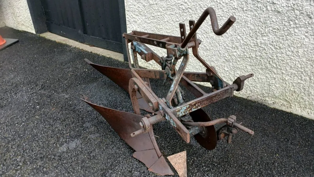 Ransomes TS54A "Robin" 2-Furrow Mounted Plough - Image 3