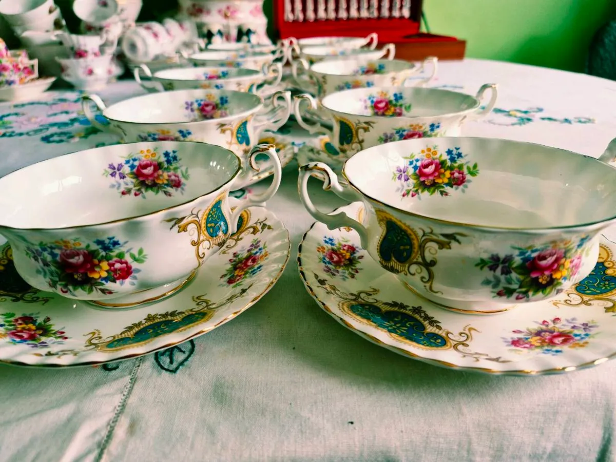 Huge 60 piece Royal albert Berkeley dinner service - Image 2