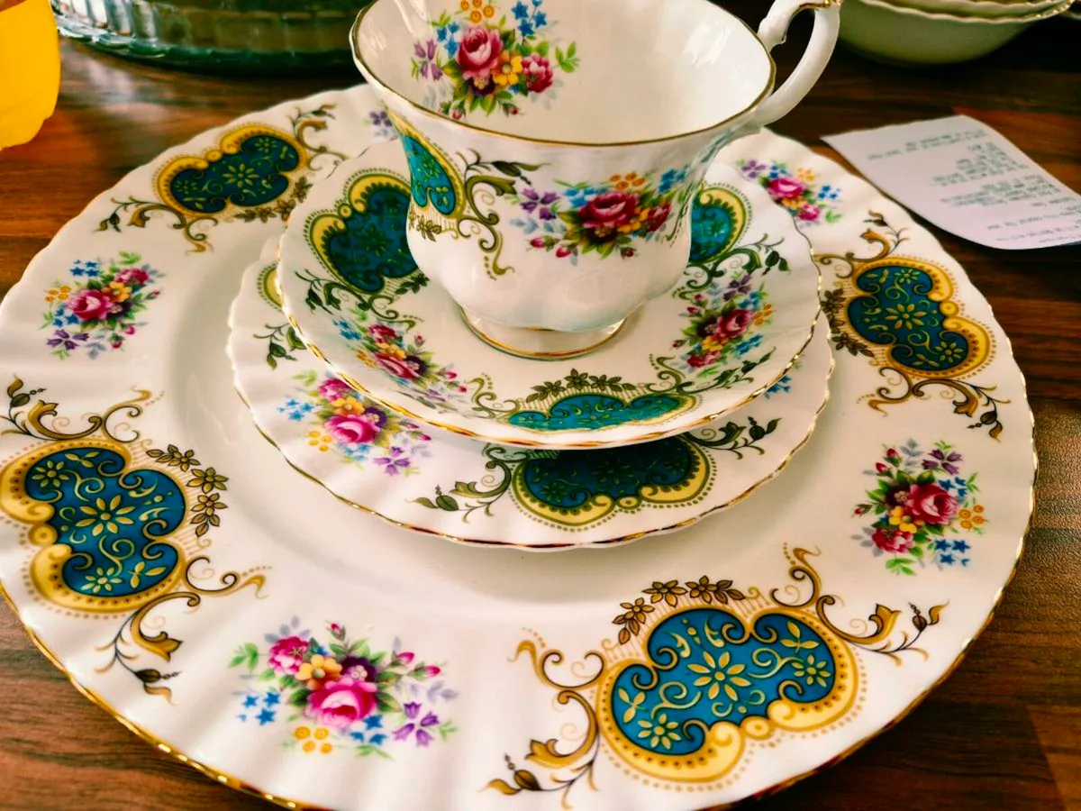 Huge 60 piece Royal albert Berkeley dinner service - Image 3