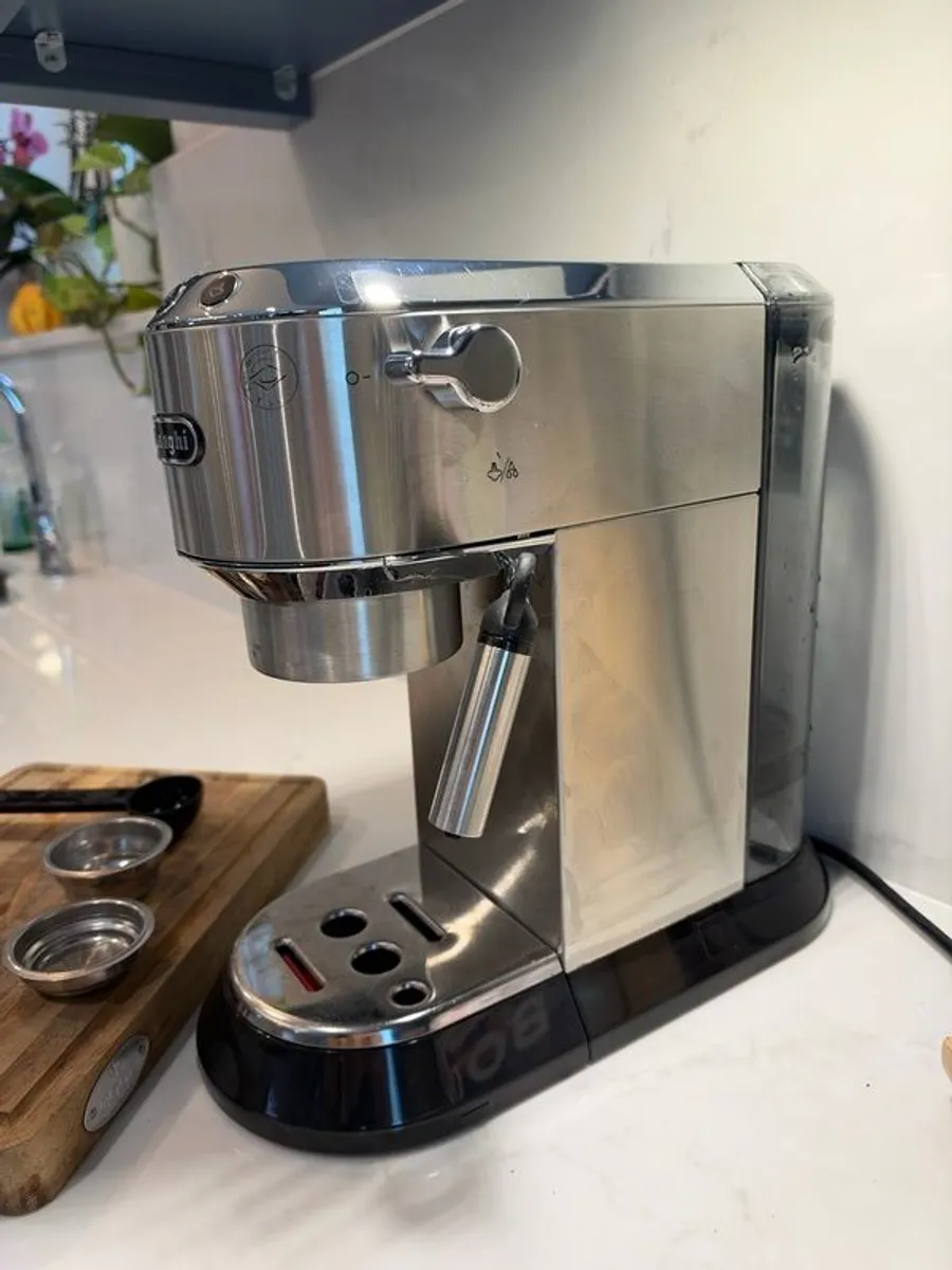 DeLonghi Dedica EC680 Espresso Machine - Image 2