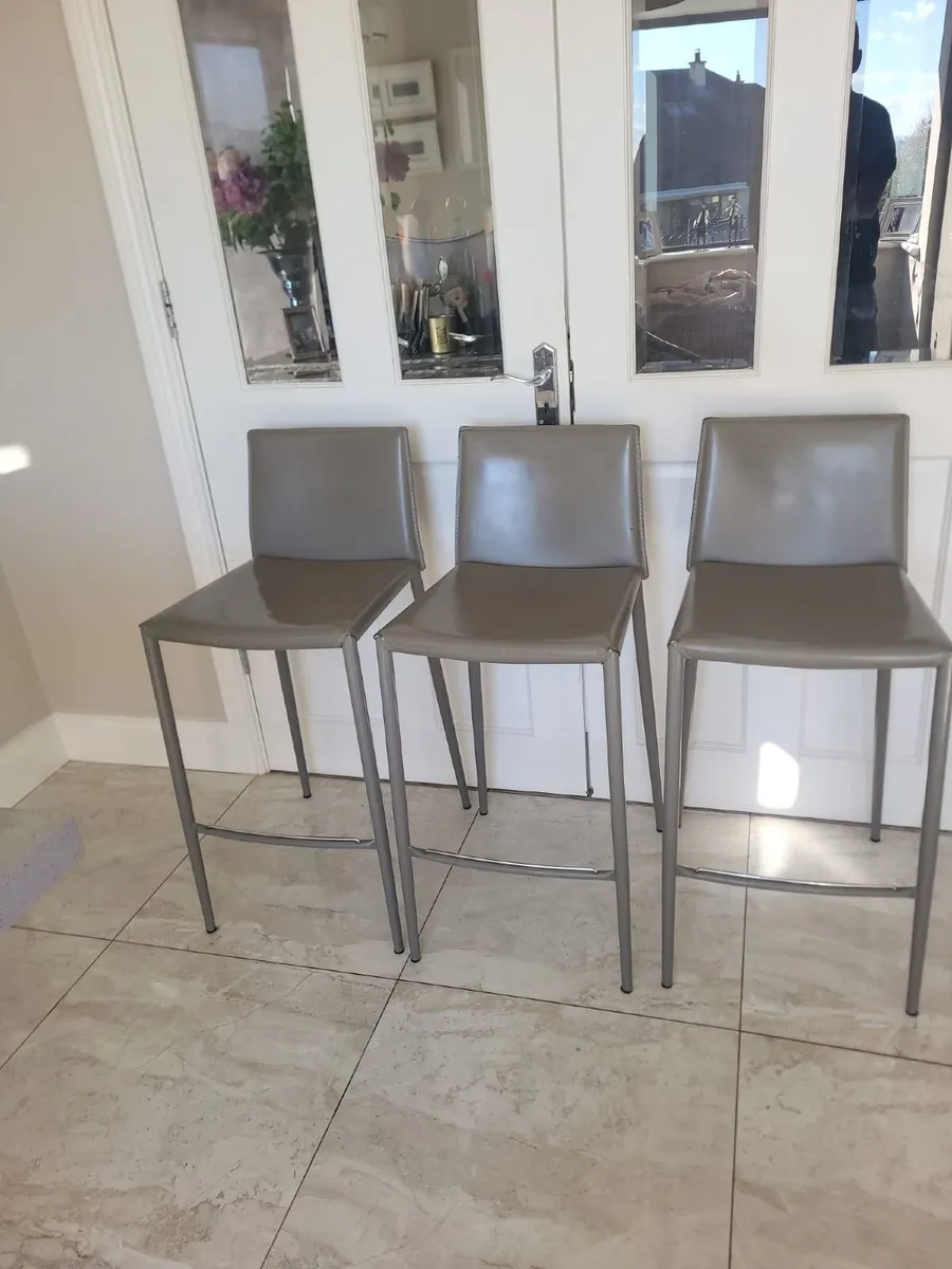 Bar stools - Image 1
