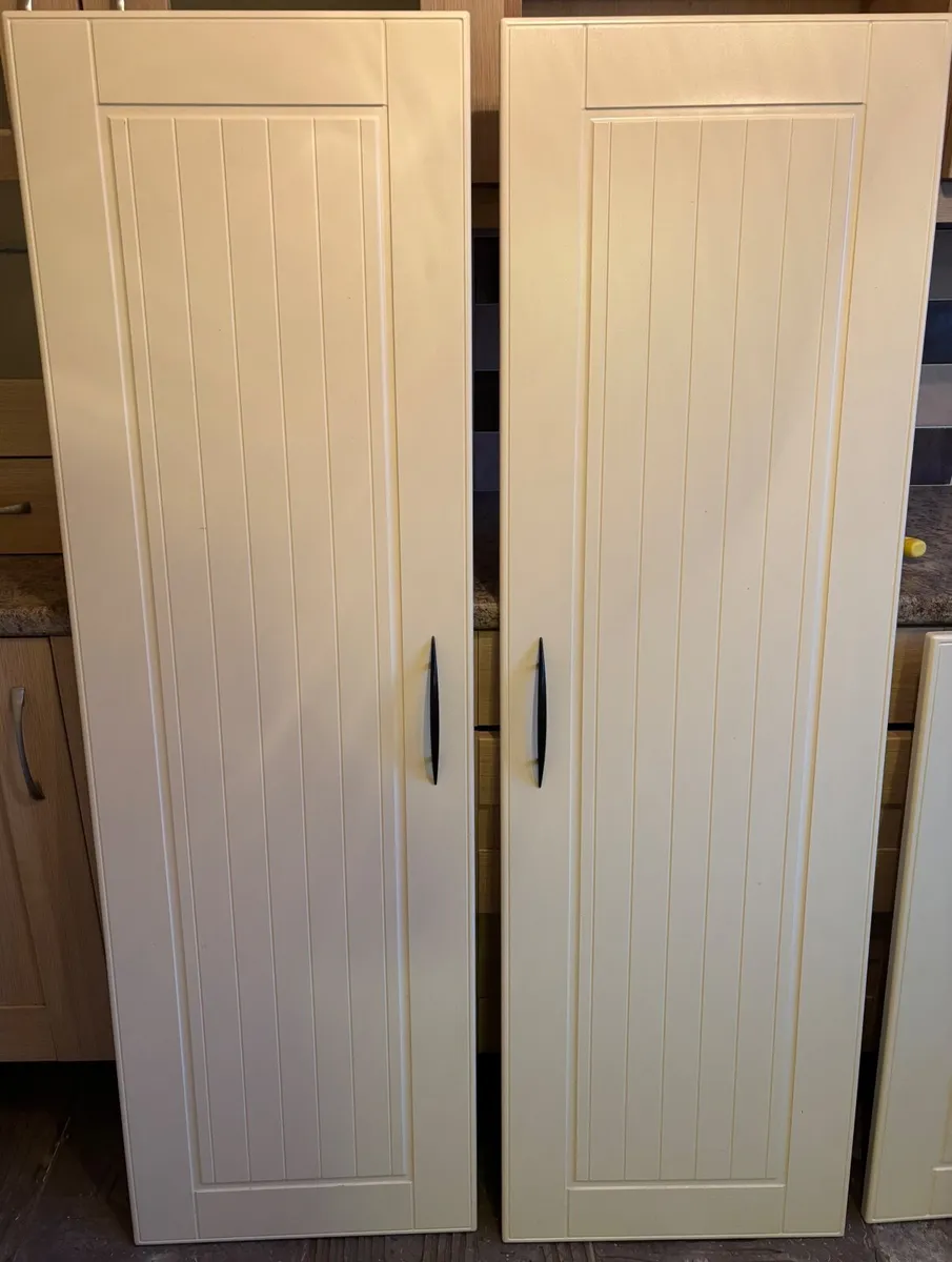 Cream coloured  cabinet doors with black handles - Image 1