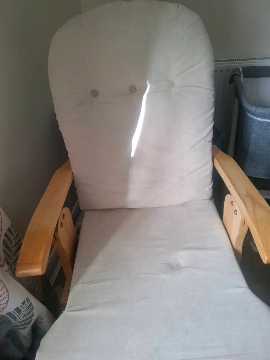 Rocking nursing chair - Image 4