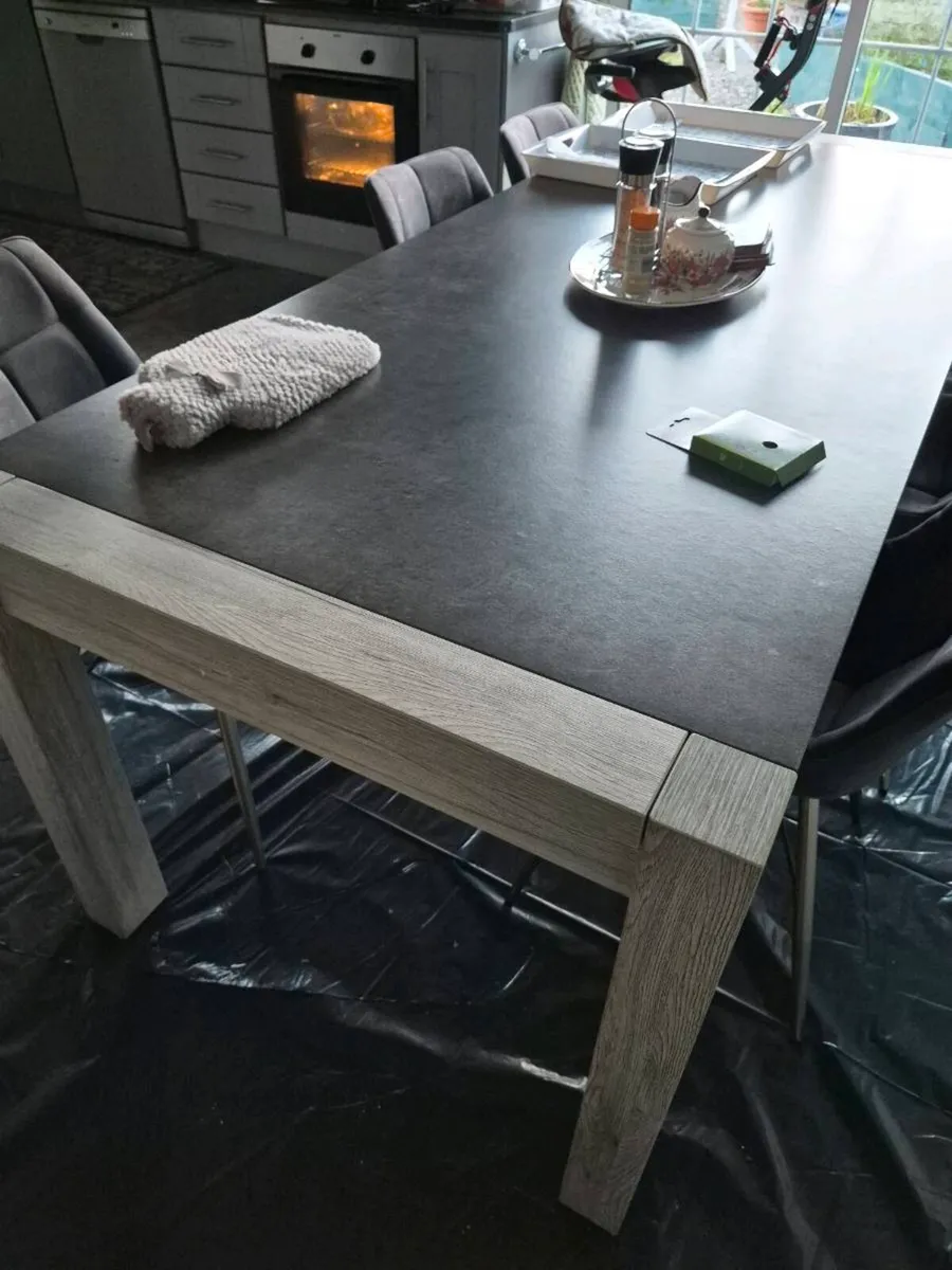 Dining room table and chairs - Image 1