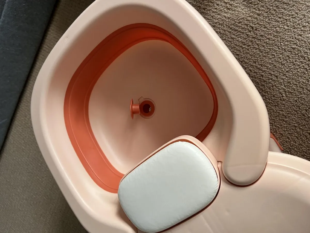 Foldable Kids Hair Washing Chair with Basin - Image 4