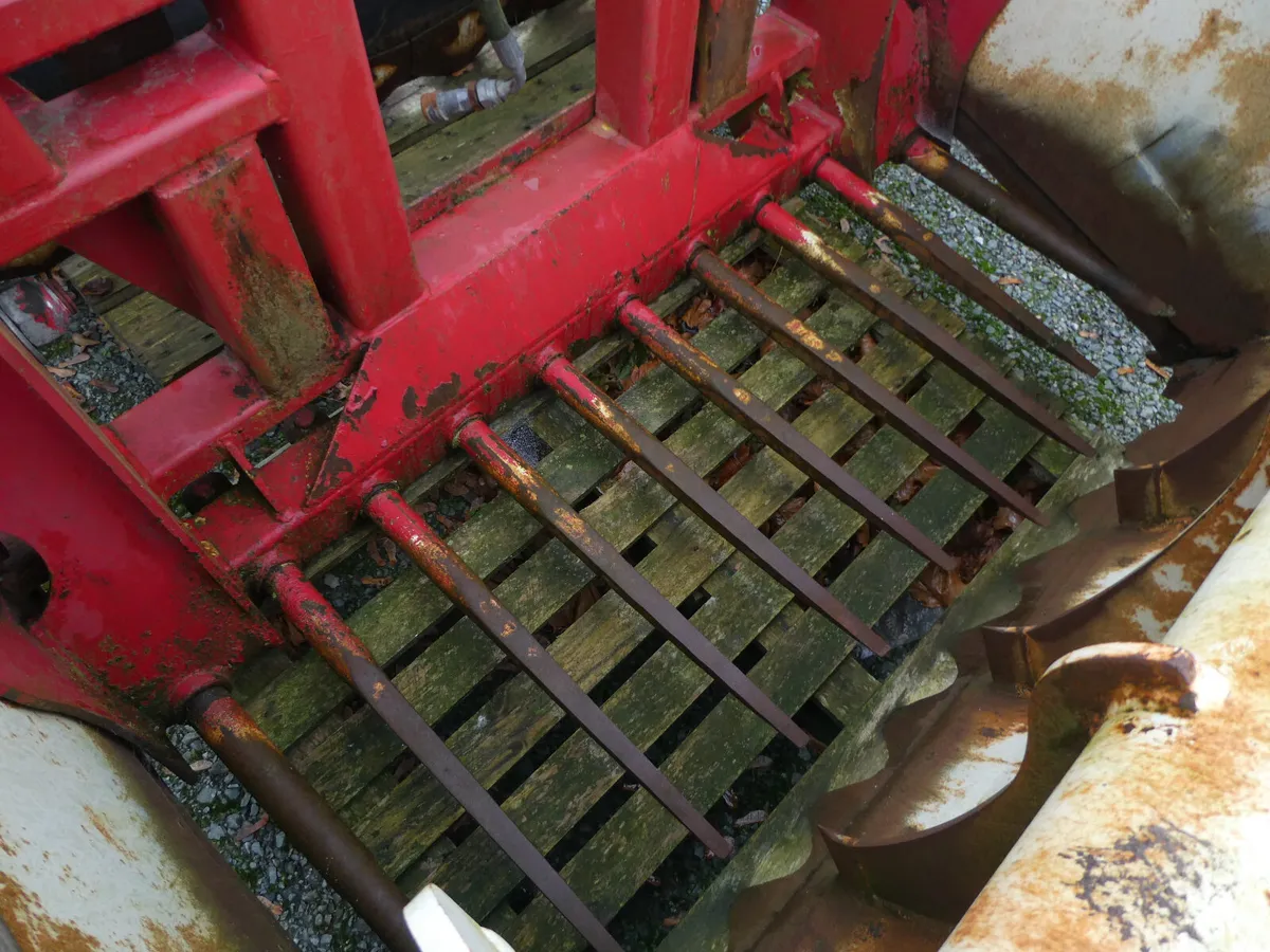 Selection of used Sheargrabs - Image 3