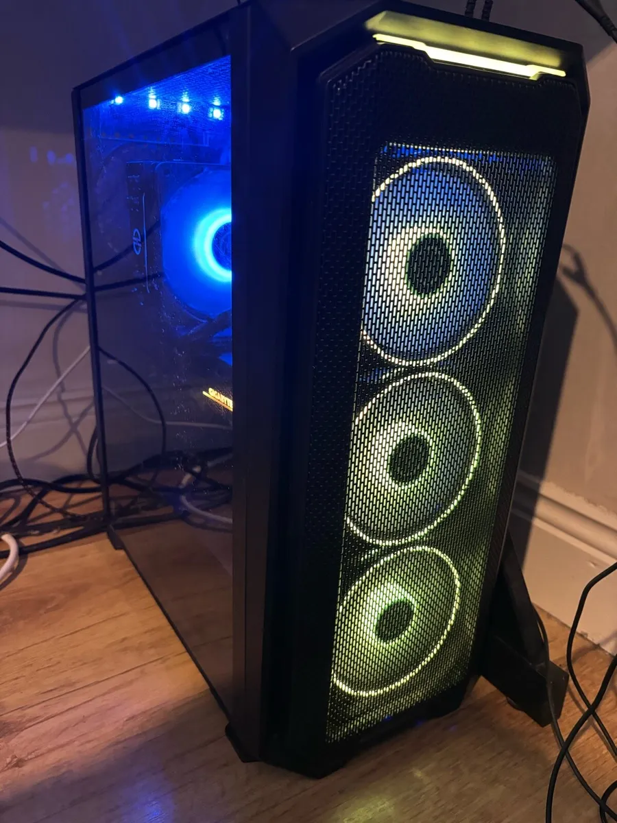 Mid range Gaming PC with Mouse and Keyboard - Image 1