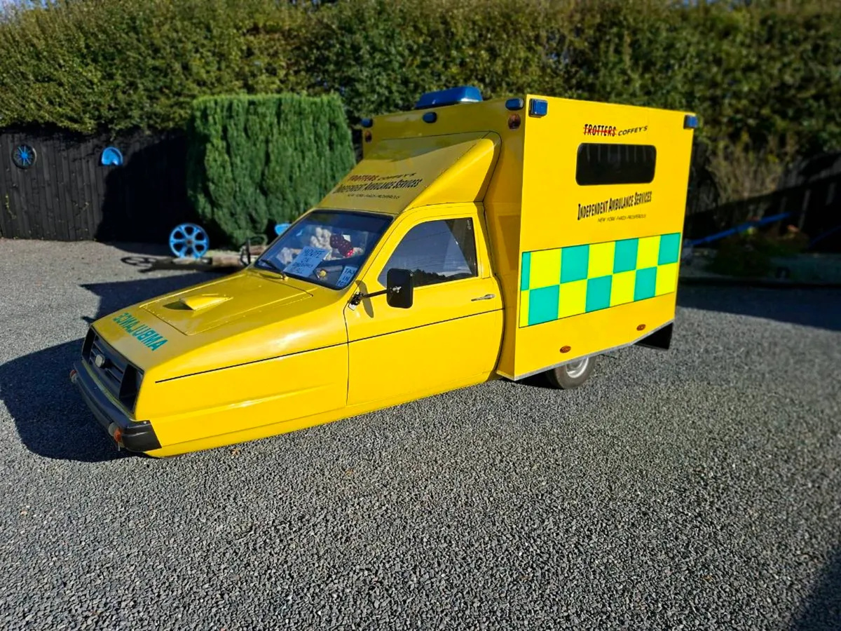 Reliant ambulance - Image 2