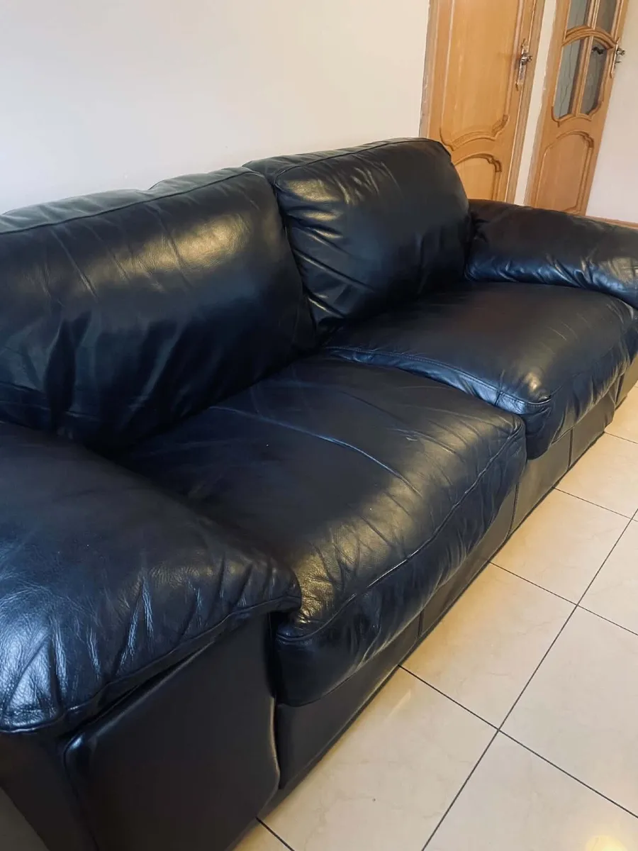 Couch - Image 4