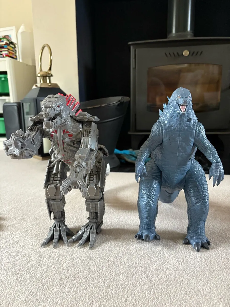 Godzilla and megagoza