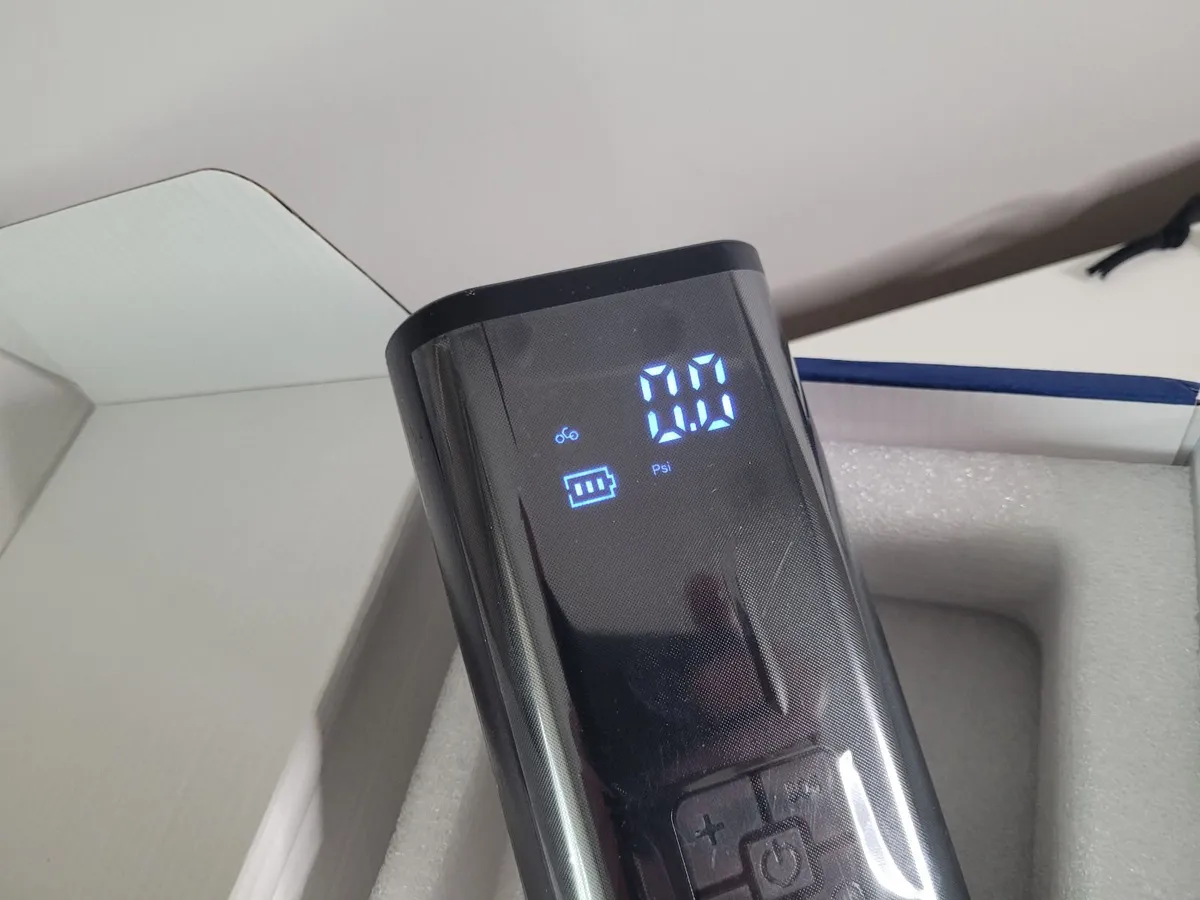 Portable Wireless Air Pump Battery operated - Image 4