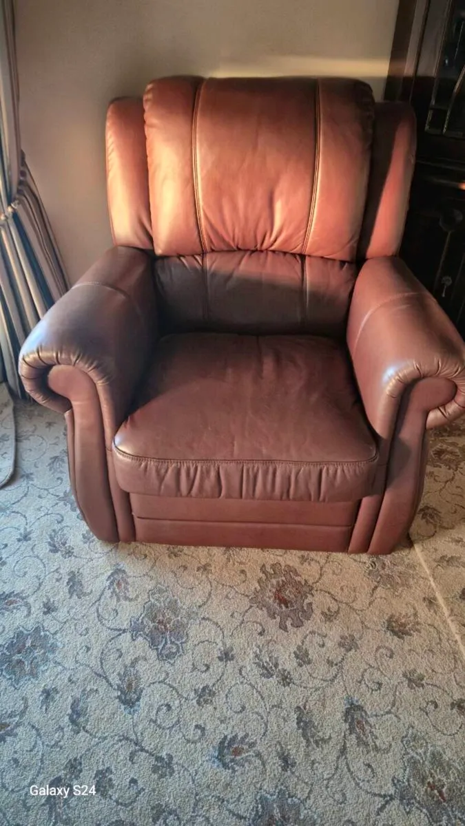 2 leather side sofa chairs - Image 2