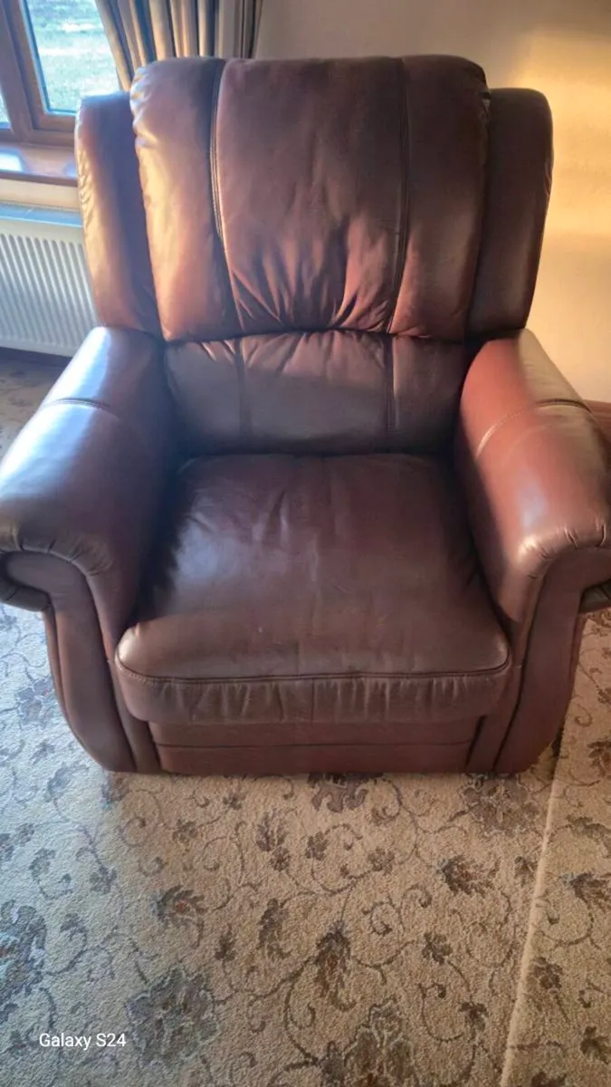 2 leather side sofa chairs - Image 3