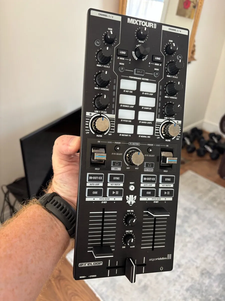 DJ RELOOP MIXTOUR PRO - Image 1