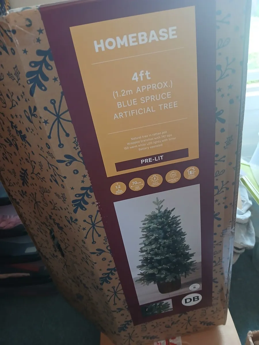 4ft Pre Lit Christmas Tree