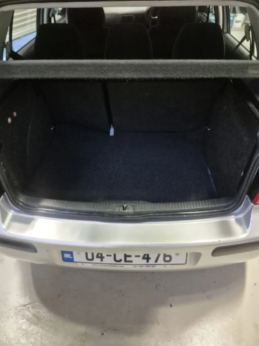 Volkswagen Golf 2004 - Image 2