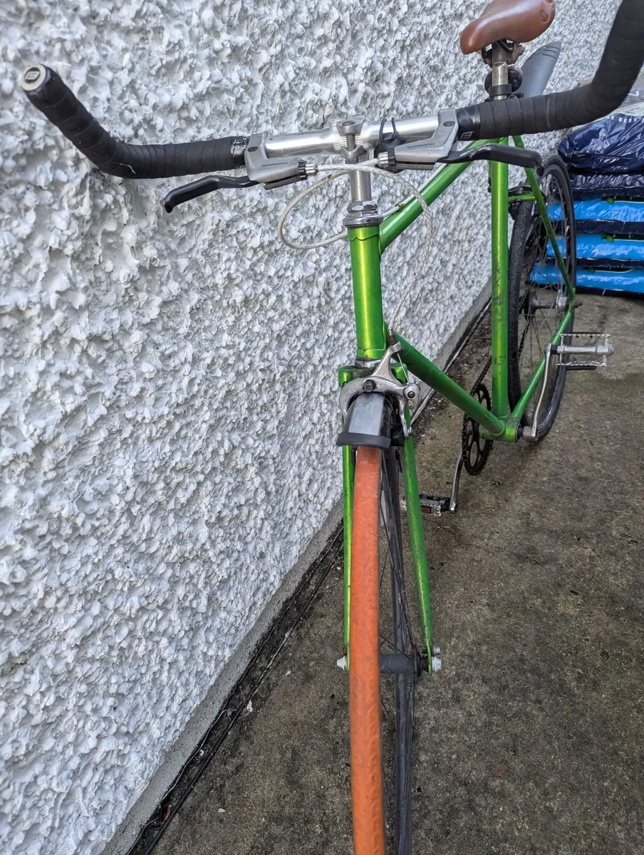 Green Fixed-Gear Bike - Image 2