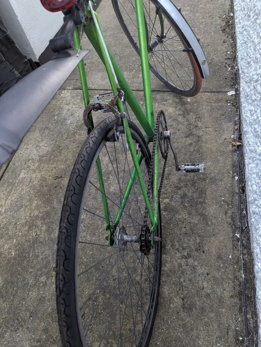 Green Fixed-Gear Bike - Image 3