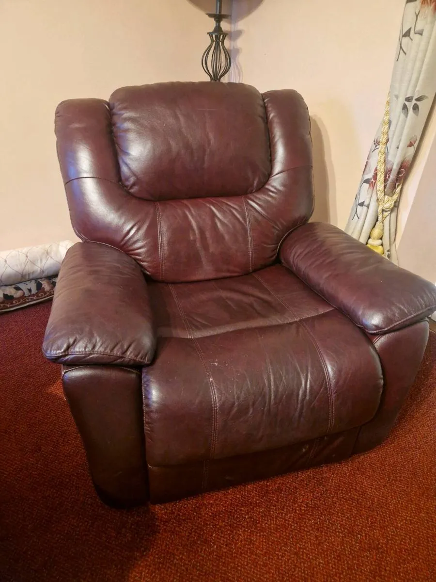3 Seater Sofa & 2 Fully Reclining Chairs - Image 2