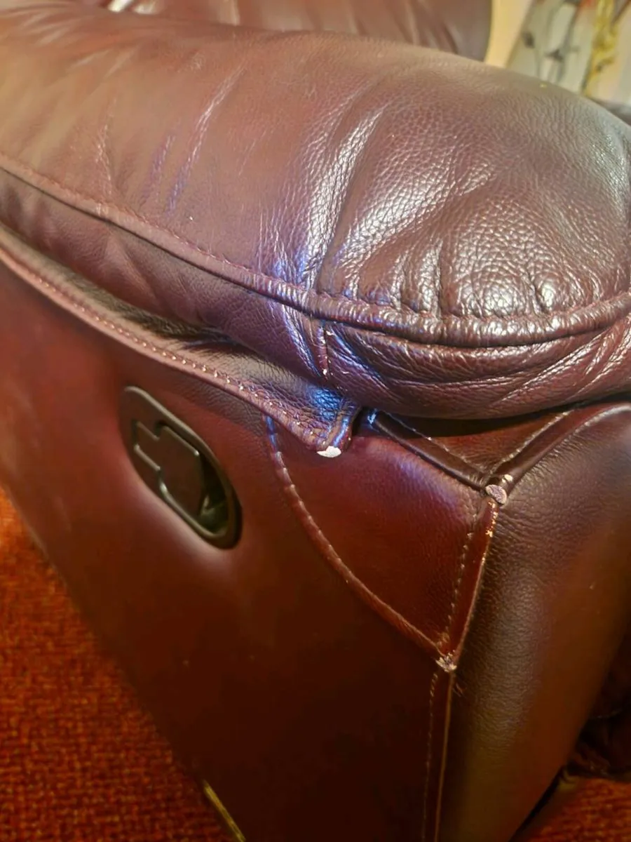 3 Seater Sofa & 2 Fully Reclining Chairs - Image 4