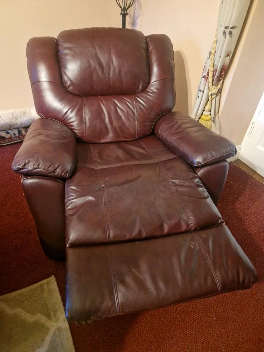 3 Seater Sofa & 2 Fully Reclining Chairs - Image 3