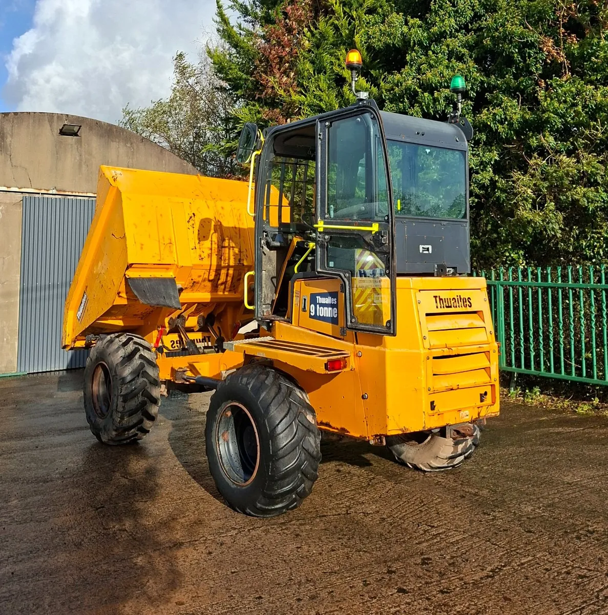 2019 Thwaites 9T Cabbed Dumper (1800hrs) - Image 4