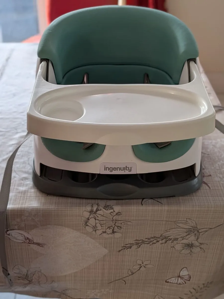 Portable baby feeding chair - Image 1