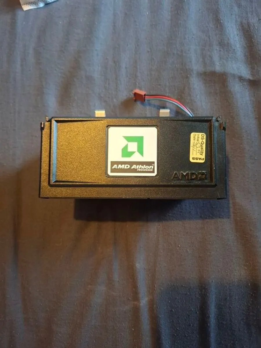 AMD  Athlon "slot A" cartridge processor - Image 1