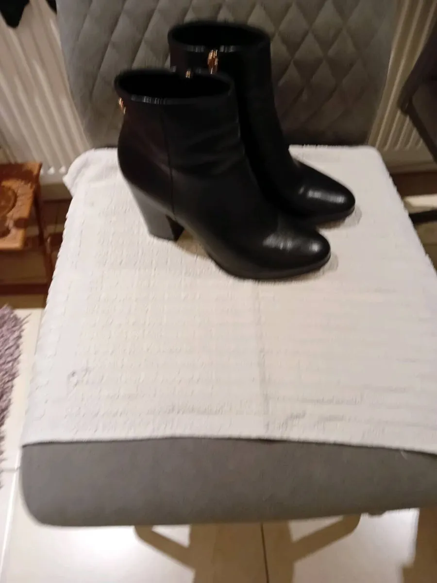 REDZ LADIES ANKLE BOOTS NEW  SIZE 5 ( 38 ) - Image 3