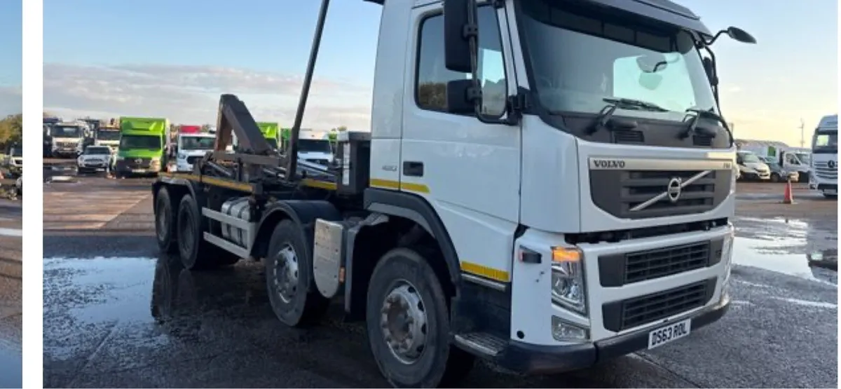 Volvo fm 8x4 hook loader - Image 1
