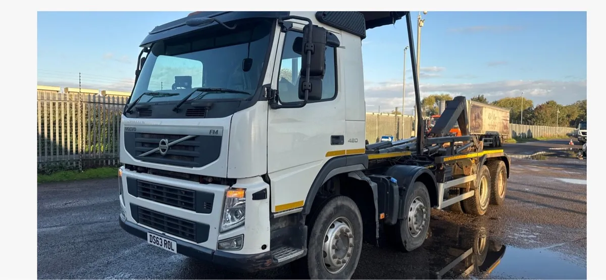 Volvo fm 8x4 hook loader - Image 2