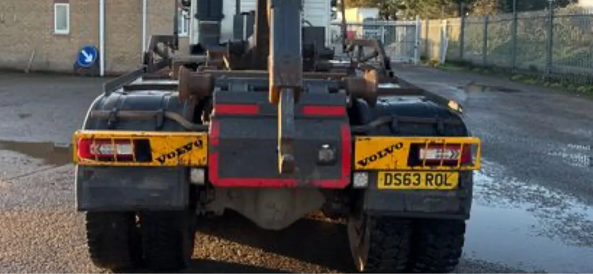 Volvo fm 8x4 hook loader - Image 3
