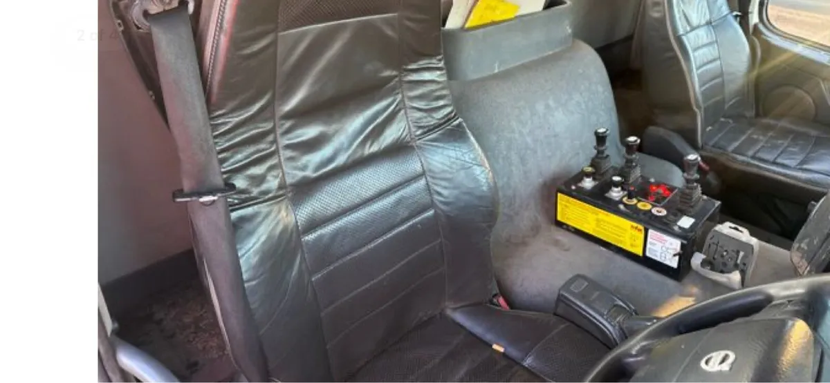 Volvo fm 8x4 hook loader - Image 4