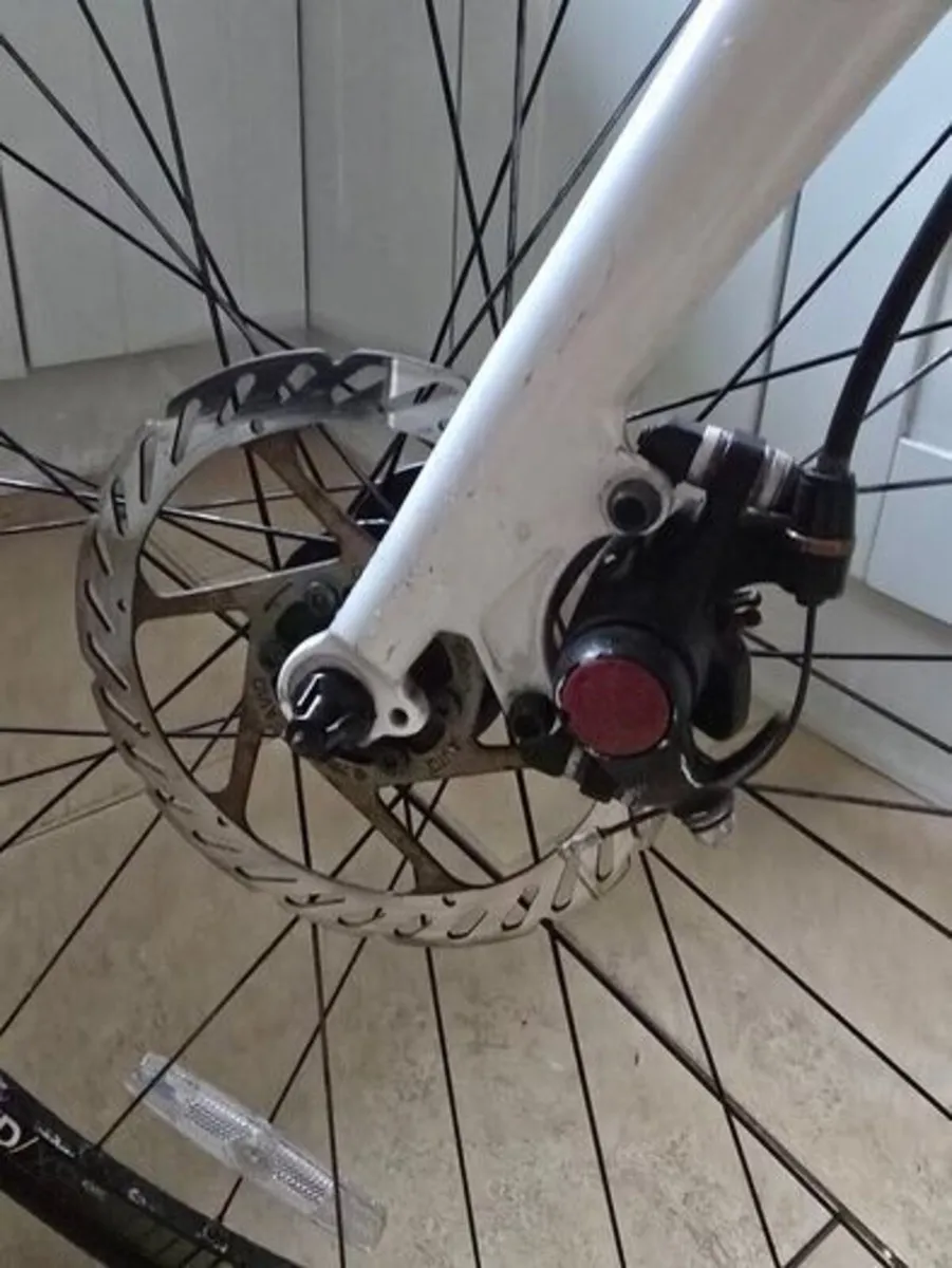 Boardman Comp bike with disc brakes - Image 3