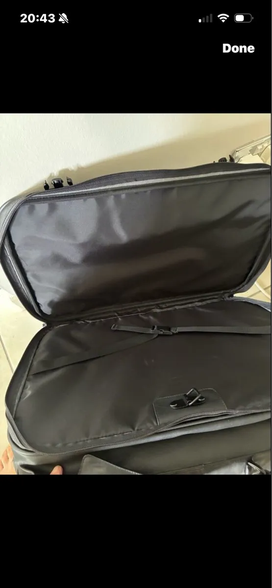 Exceptional Leather Travel Bag - Image 4