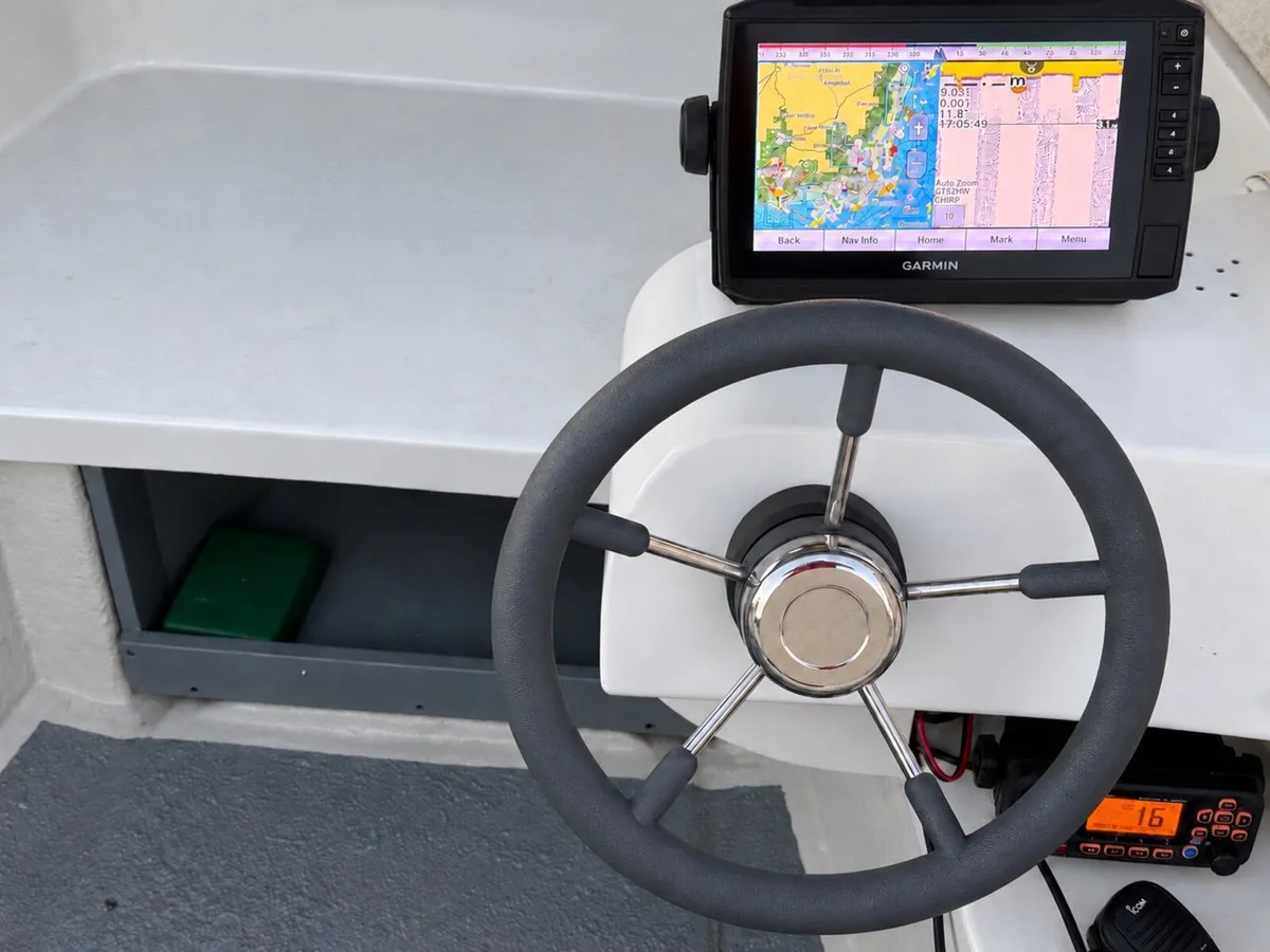 Orkney 440 Yamaha 20 hp - 20 Hours Garmin Trailer - Image 3