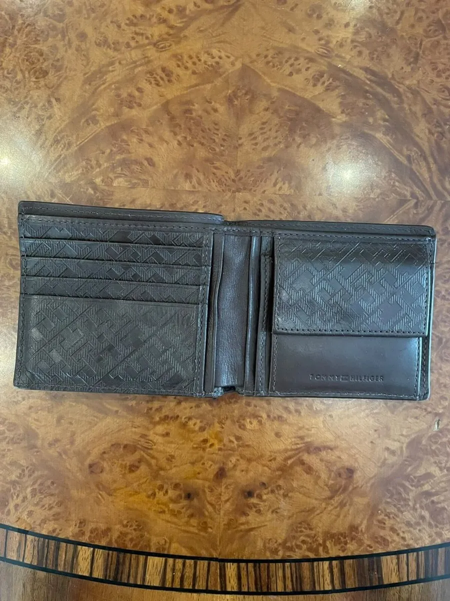 Tommy Hilfiger Corporate Leather Wallet - Image 2