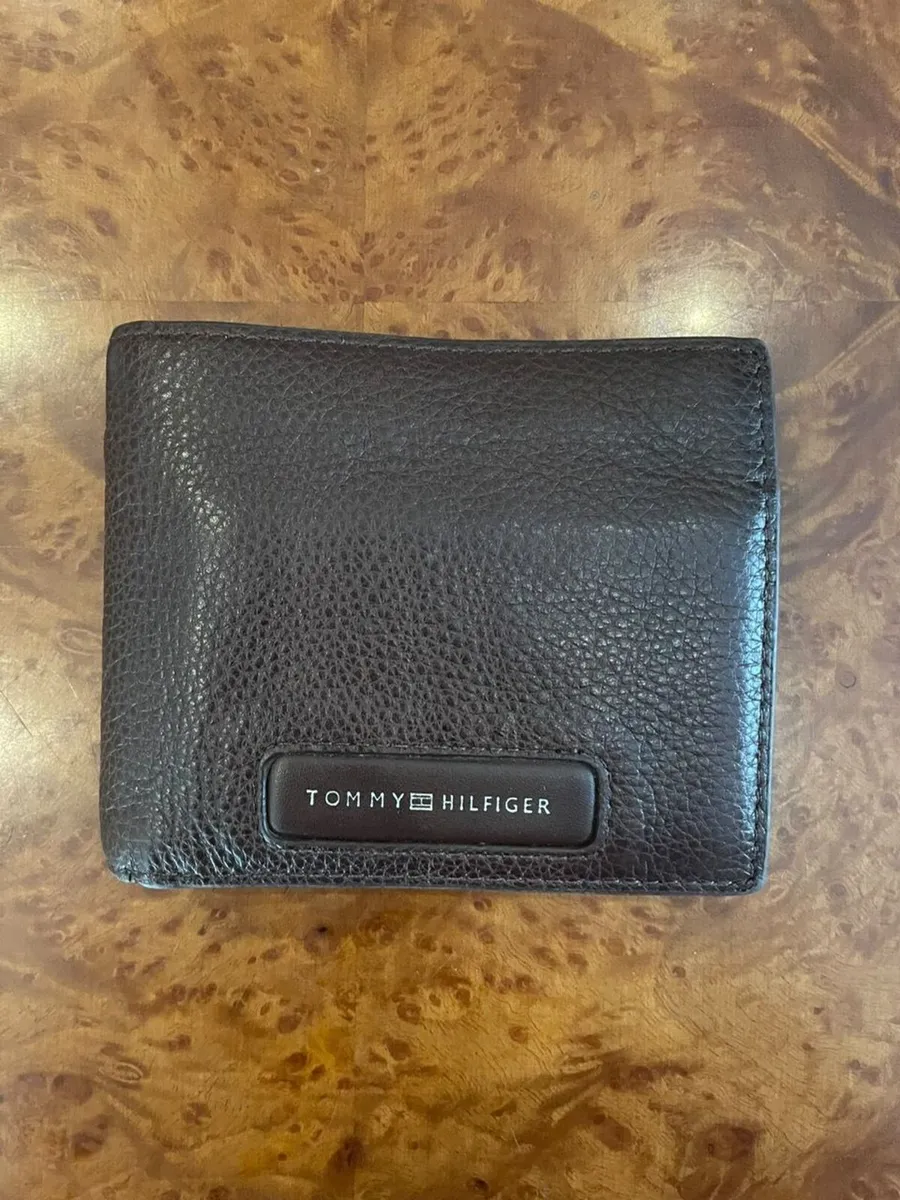 Tommy Hilfiger Corporate Leather Wallet - Image 1