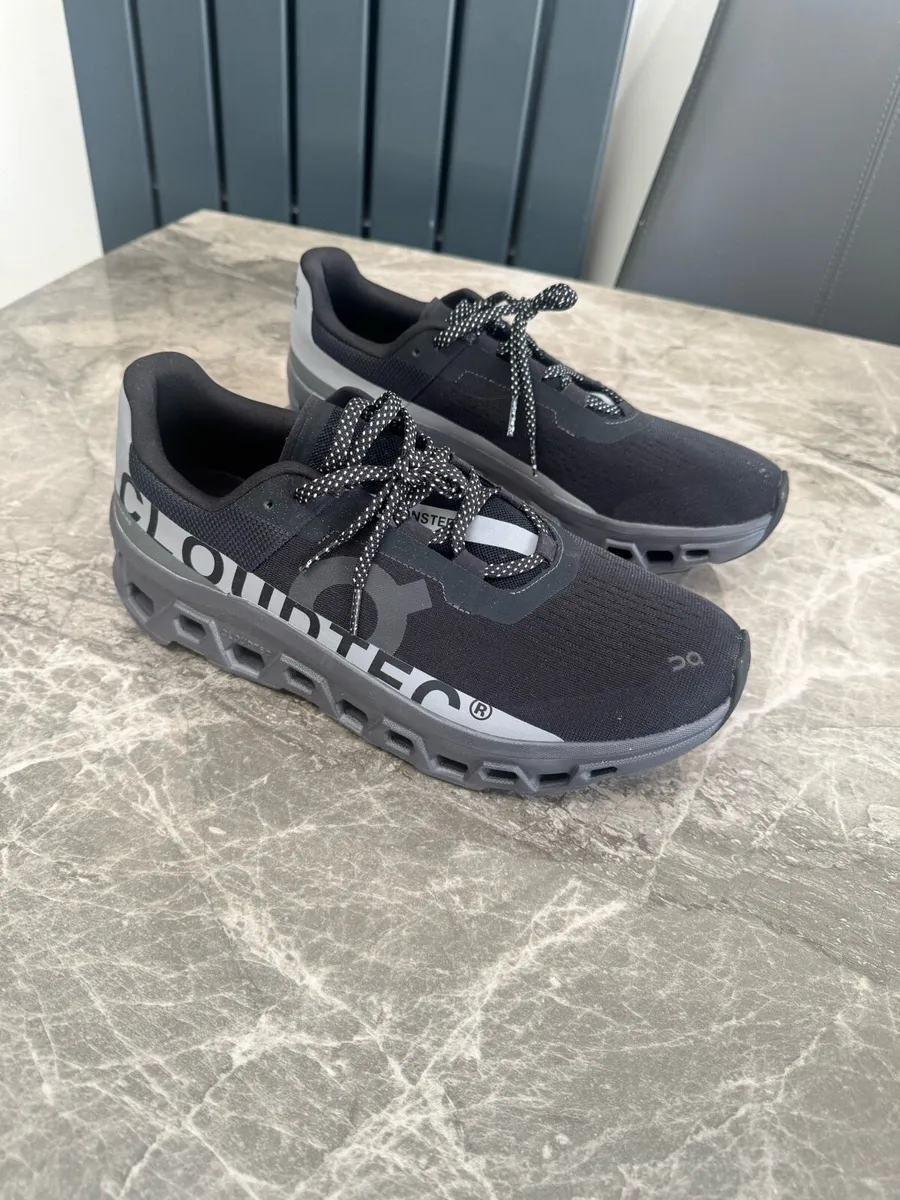 On Cloud shoes men size UK 10 - Image 1