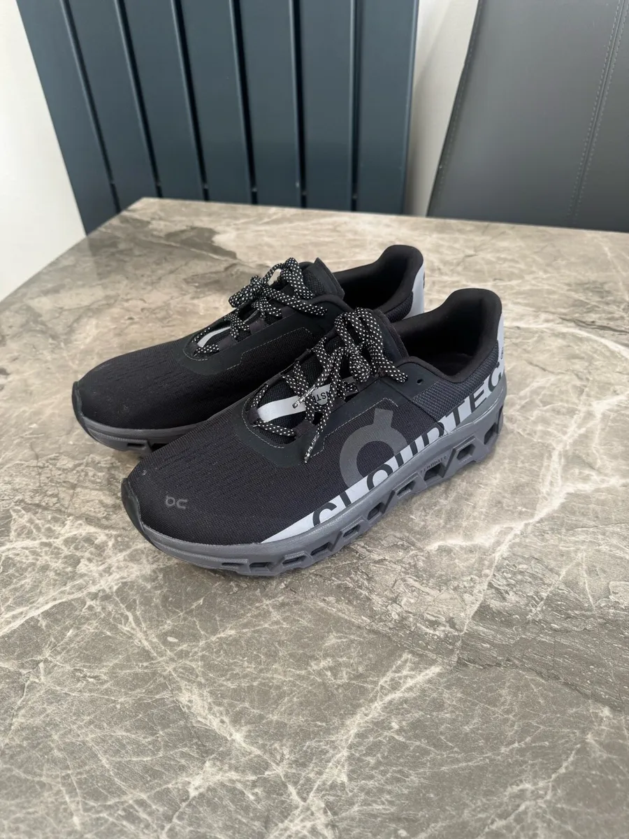On Cloud shoes men size UK 10 - Image 2