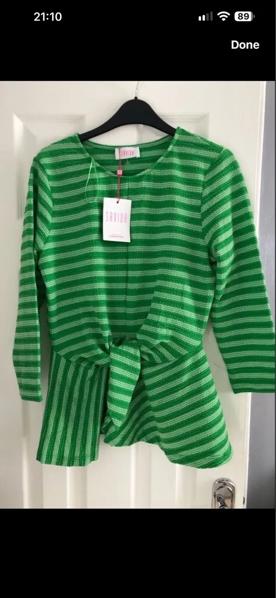 Ladies BNWT top size M €8 - Image 2