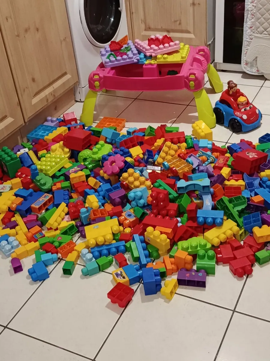 Large box mega bloks  580 pleases - Image 2