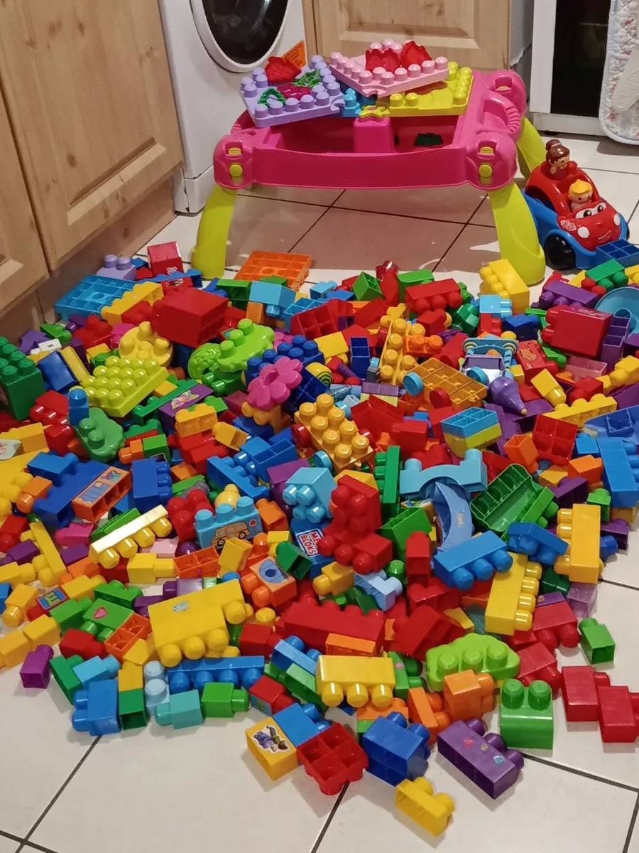 Large box mega bloks  580 pleases - Image 3