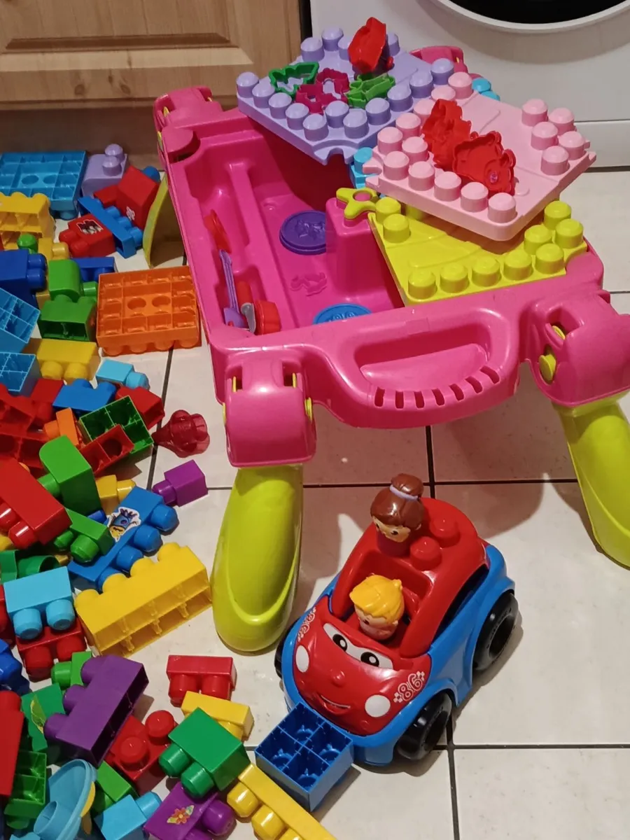 Large box mega bloks  580 pleases - Image 4
