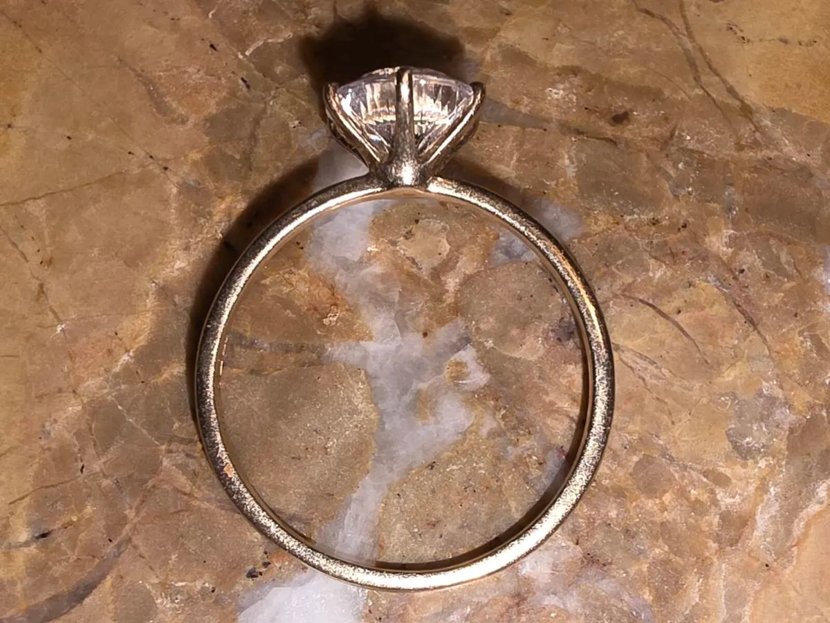 HUGE SWAROVSKI CRYSTAL, 9CT Yellow Gold New Ring ! - Image 4