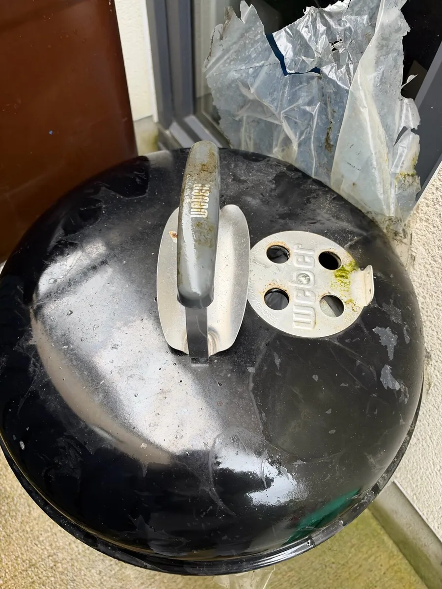 Charcoal Kettle BBQ Grill with Wheels - Image 2