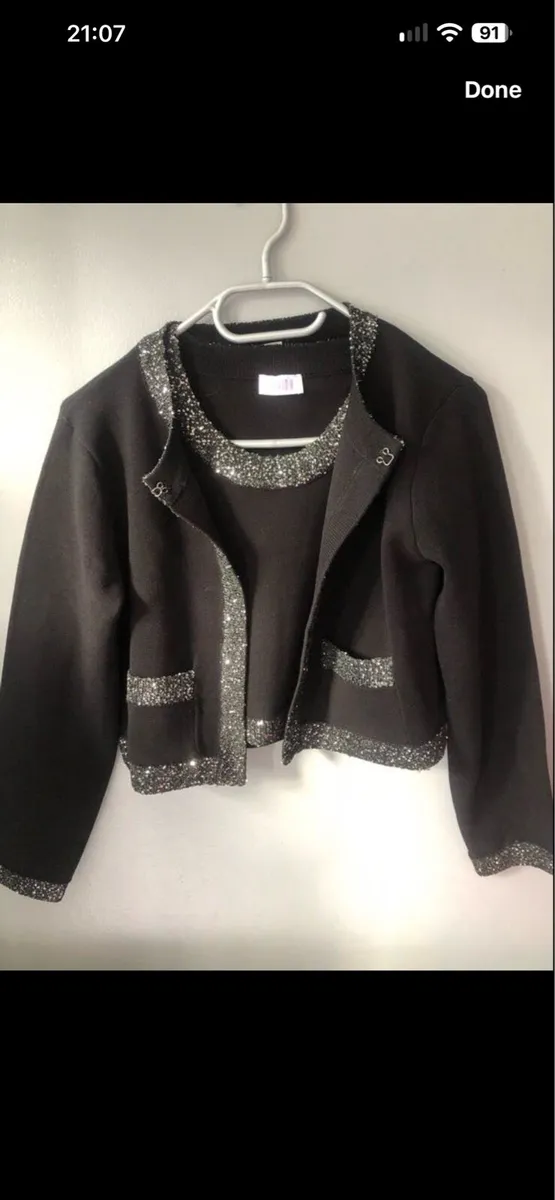Ladies two piece top & cardigan €15 - Image 1