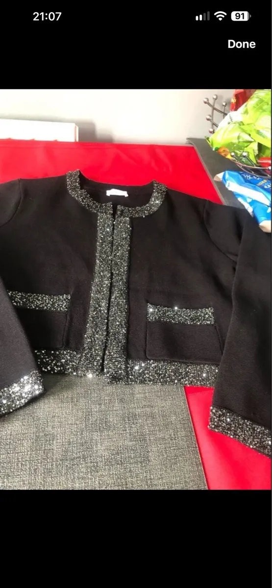 Ladies two piece top & cardigan €15 - Image 2