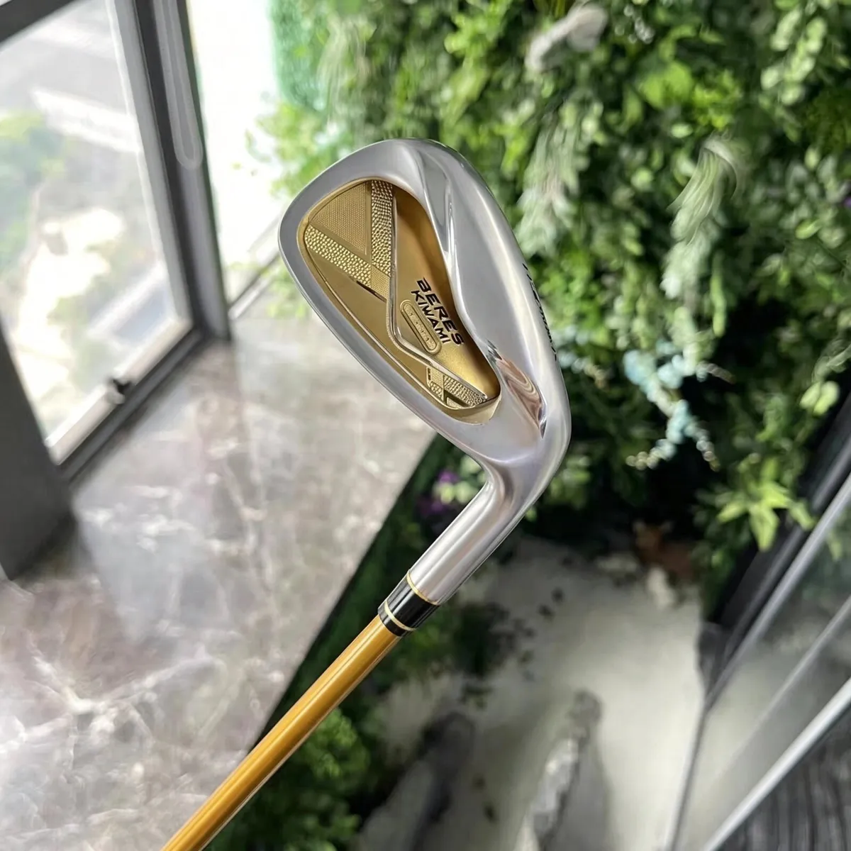 thentic Honma Beres 4-Star Red Horse Men’s #7 Iron - Image 3