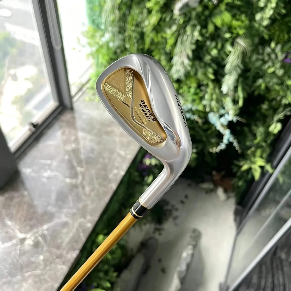 thentic Honma Beres 4-Star Red Horse Men’s #7 Iron - Image 1